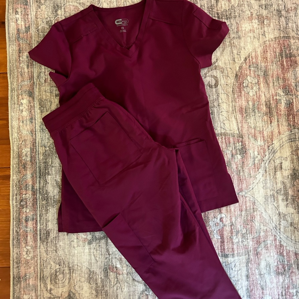 Curology Scrub Set